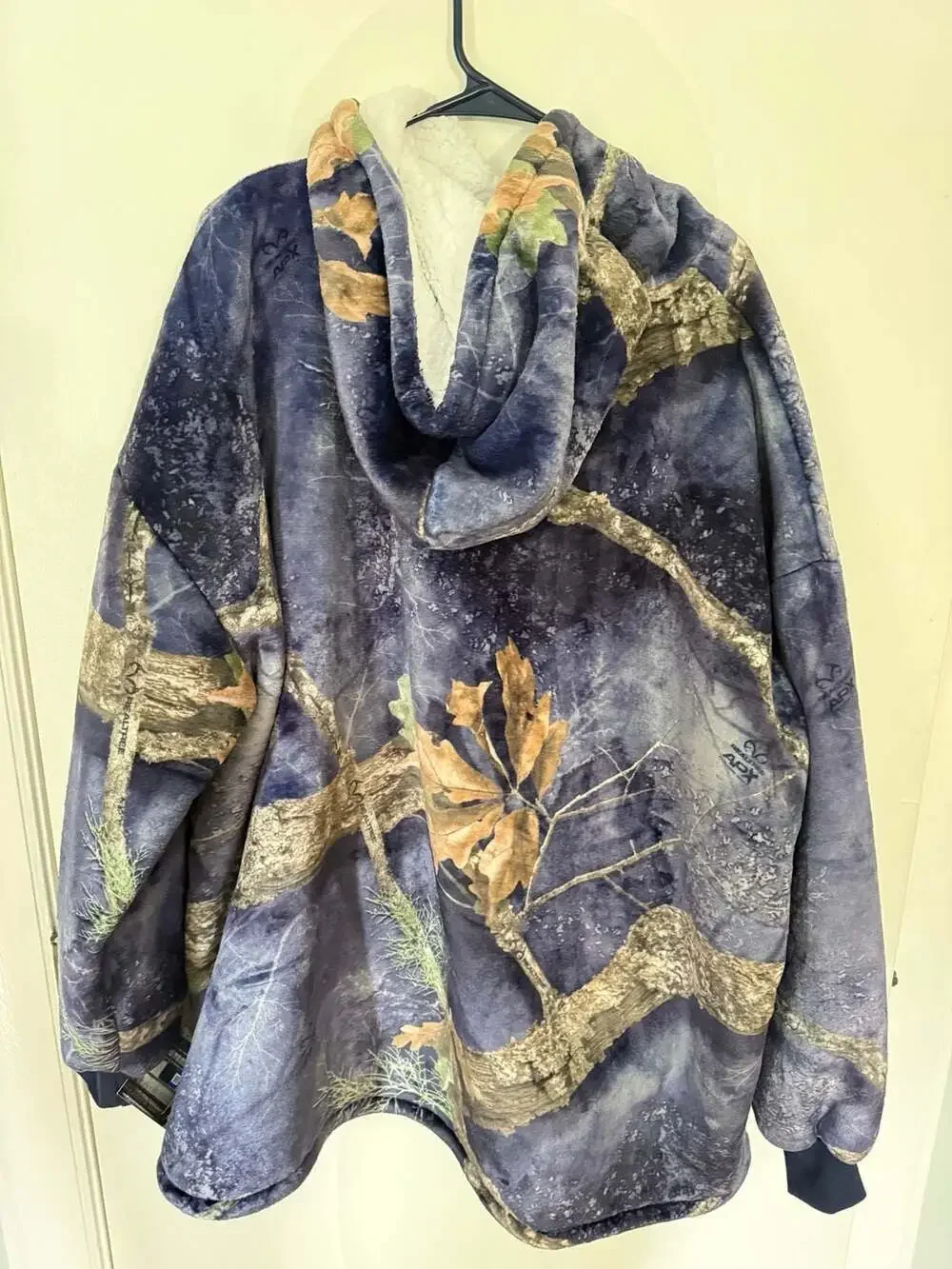 Michigan Wolverines The Hoodler Realtree APX Silk Touch Hooded Sherpa